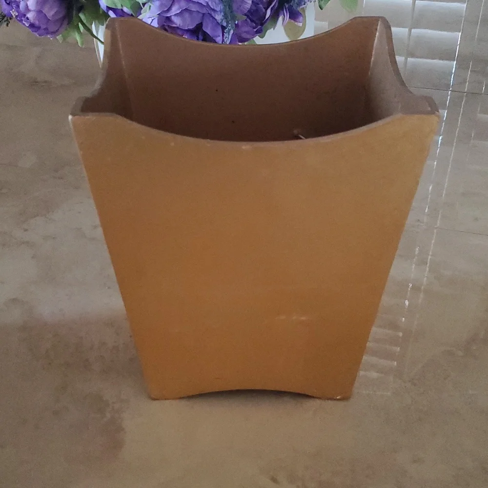 Vintage Gold Decorative Lion & Angel Wing Vase